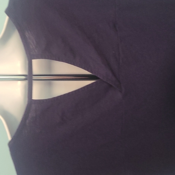 Woman's Top - Picture 4 of 7